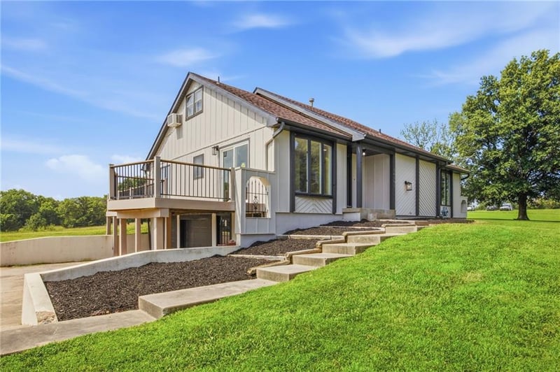 16101 Cantrell Rd, Bonner Springs, KS 66012