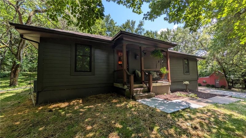 22001 Hedge Hill Dr, Pleasant Hill, MO 64080