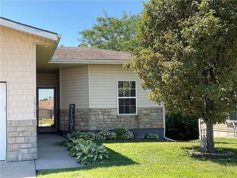 16109 50th Ter, Kansas City, MO 64136