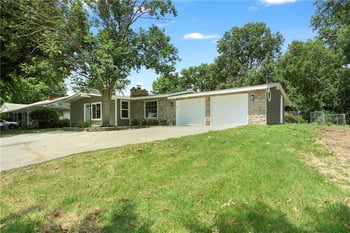 7132 Parallel Pw, Kansas City, KS 66112