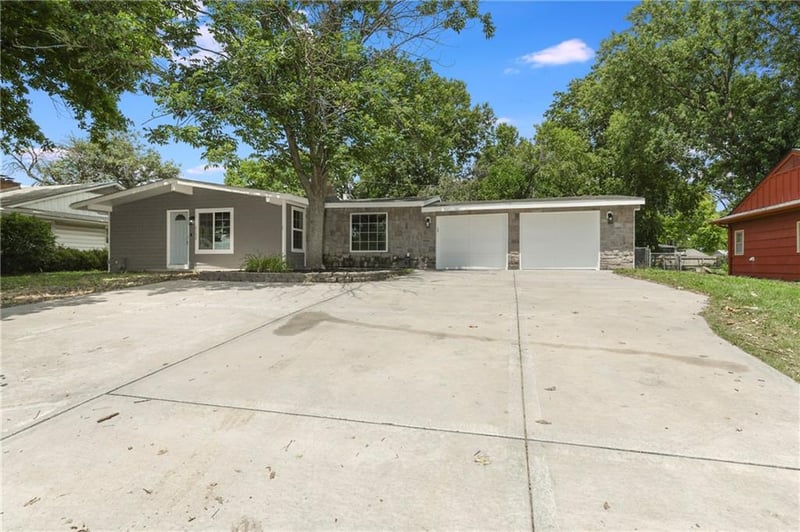 7132 Parallel Pw, Kansas City, KS 66112