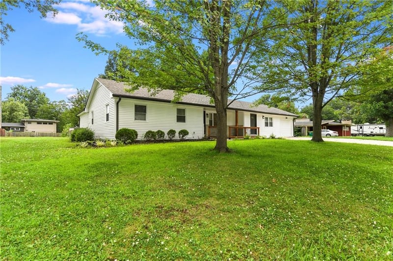 11 Crestview Dr, Paola, KS 66071