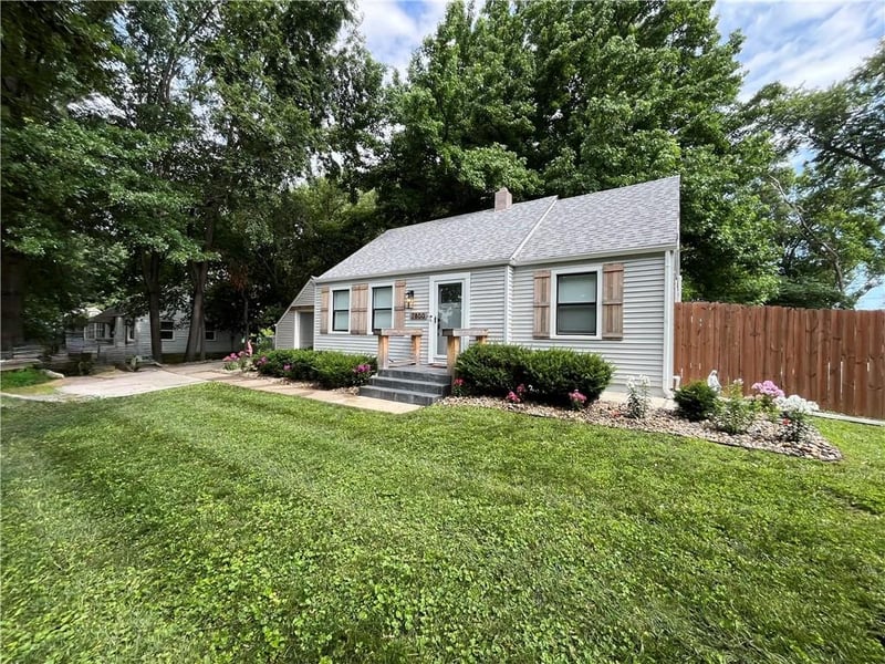7800 64th St, Mission, KS 66202