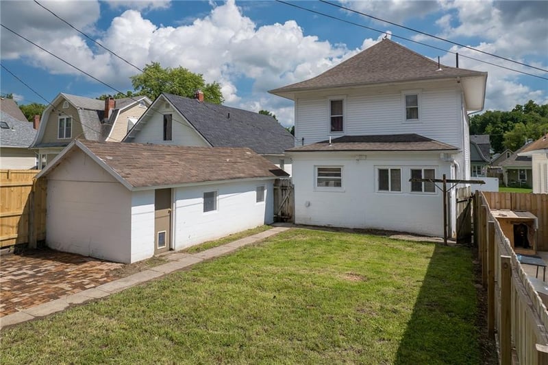 2703 Monterey St, St Joseph, MO 64507