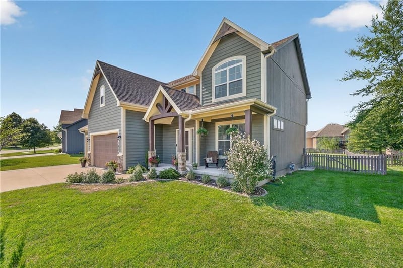 1800 Knoll Creek Ln, Raymore, MO 64083