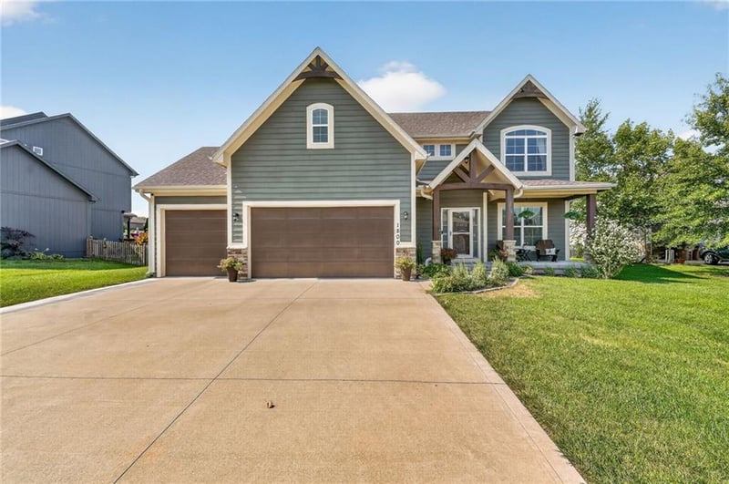 1800 Knoll Creek Ln, Raymore, MO 64083