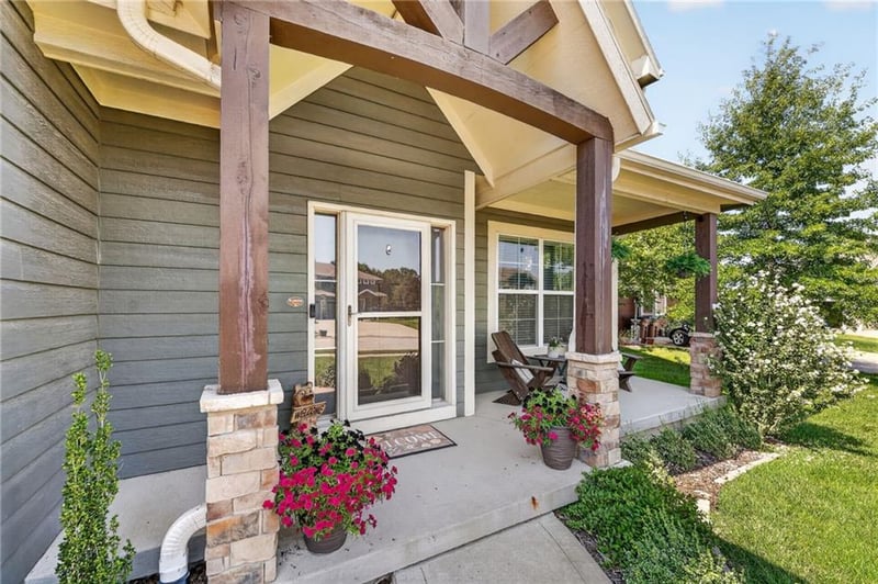 1800 Knoll Creek Ln, Raymore, MO 64083