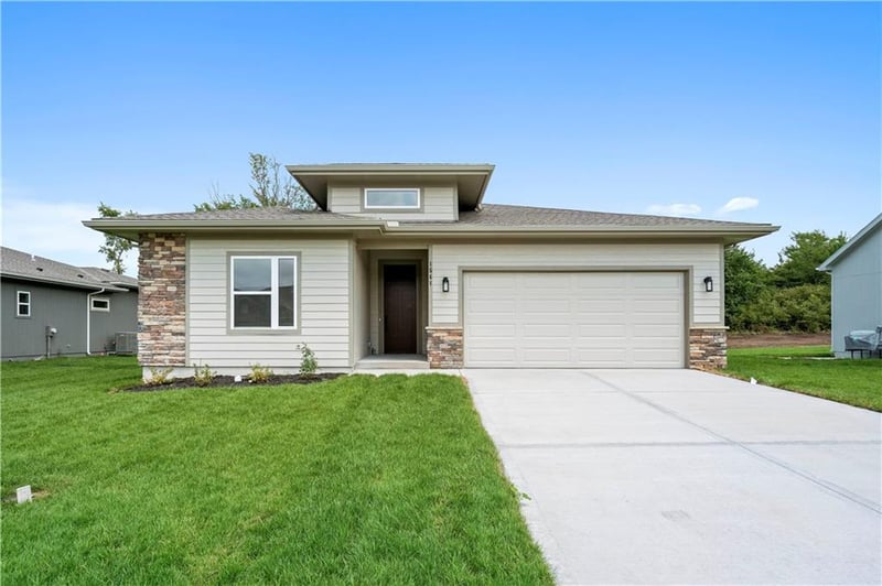 1490 162nd Ter, Basehor, KS 66007