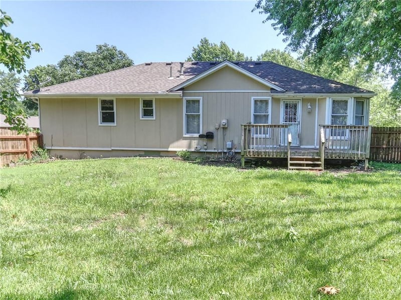 2400 Park Ave, Oak Grove, MO 64075