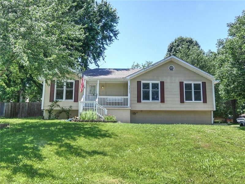 2400 Park Ave, Oak Grove, MO 64075