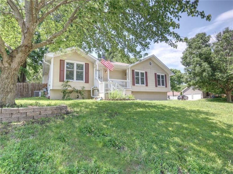 2400 Park Ave, Oak Grove, MO 64075