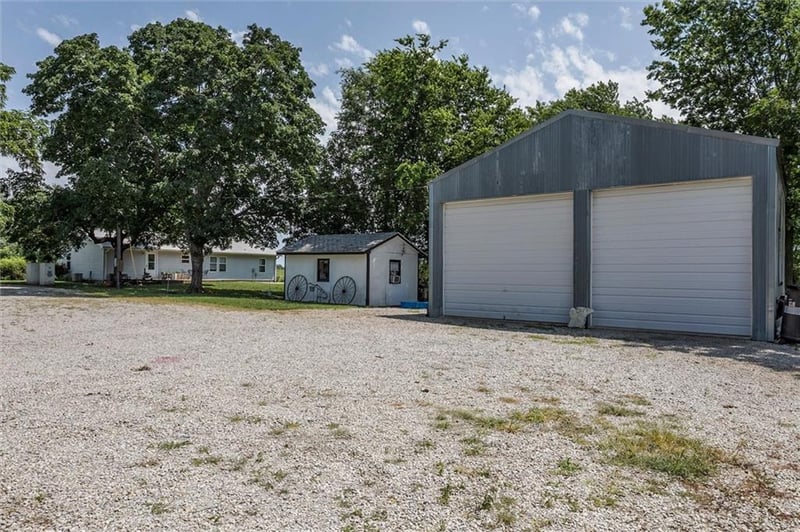 9009 County Road 2002 Rd, Amoret, MO 64722