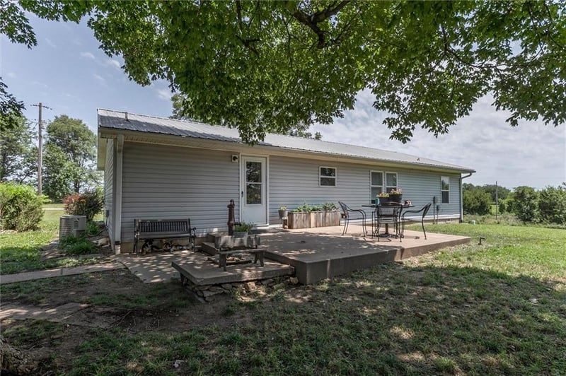 9009 County Road 2002 Rd, Amoret, MO 64722
