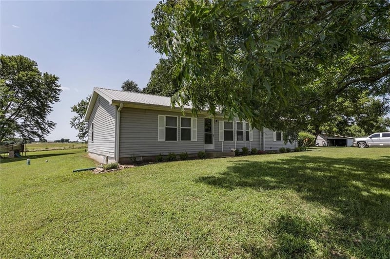 9009 County Road 2002 Rd, Amoret, MO 64722