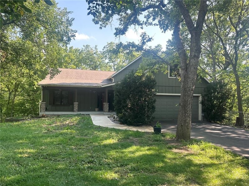 9000 Oak Country Ln, De Soto, KS 66018
