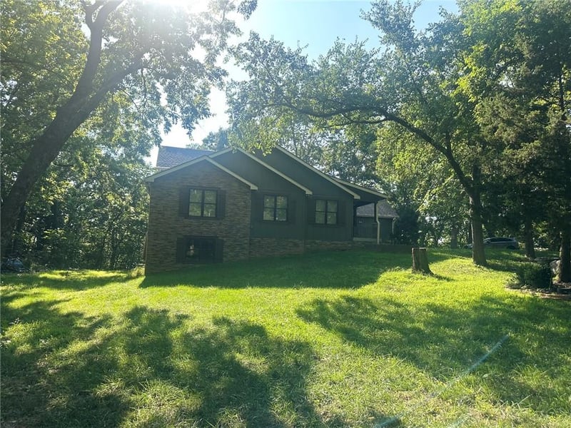 9000 Oak Country Ln, De Soto, KS 66018