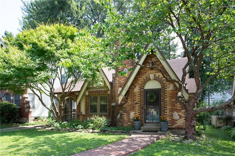 405 72nd St, Kansas City, MO 64131