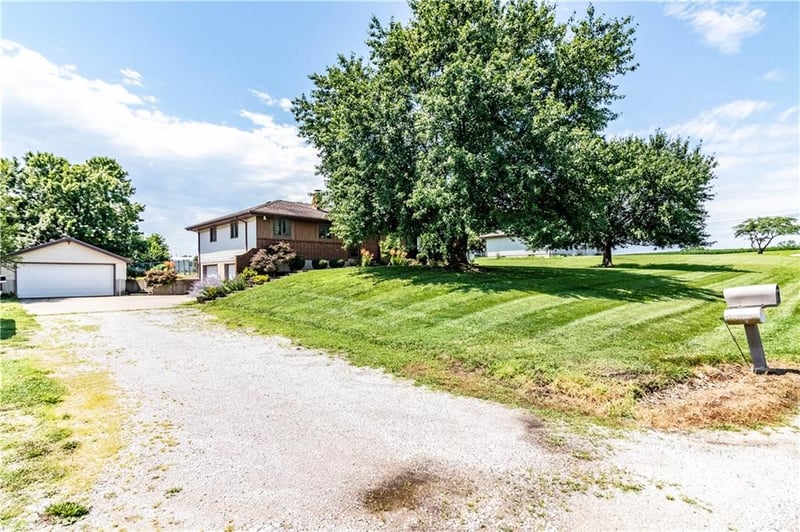 12064 Mike Rd, Lexington, MO 64067