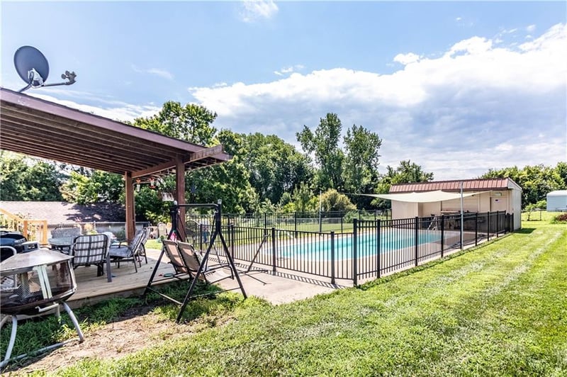 12064 Mike Rd, Lexington, MO 64067