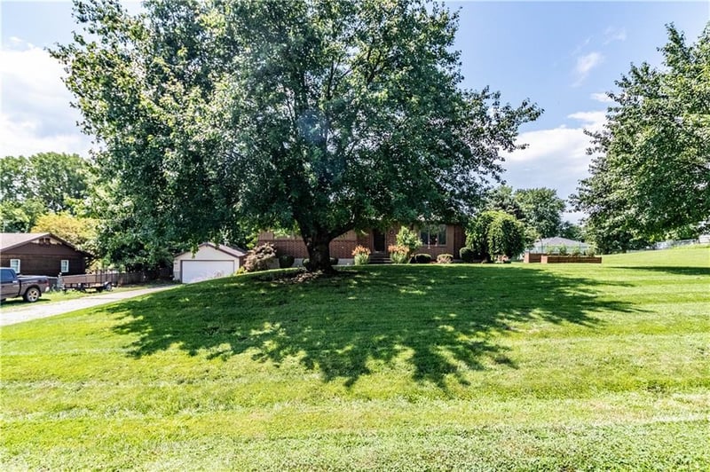 12064 Mike Rd, Lexington, MO 64067