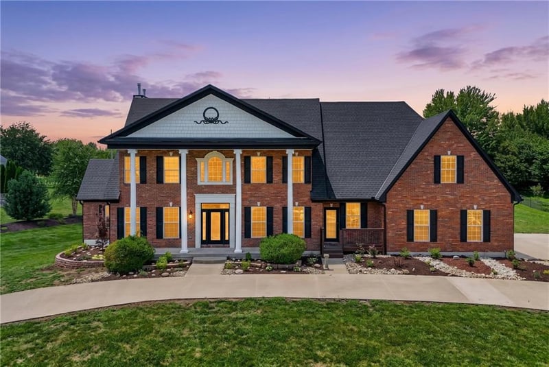 20 SE Meadowbrook Dr, Lee's Summit, MO 64082