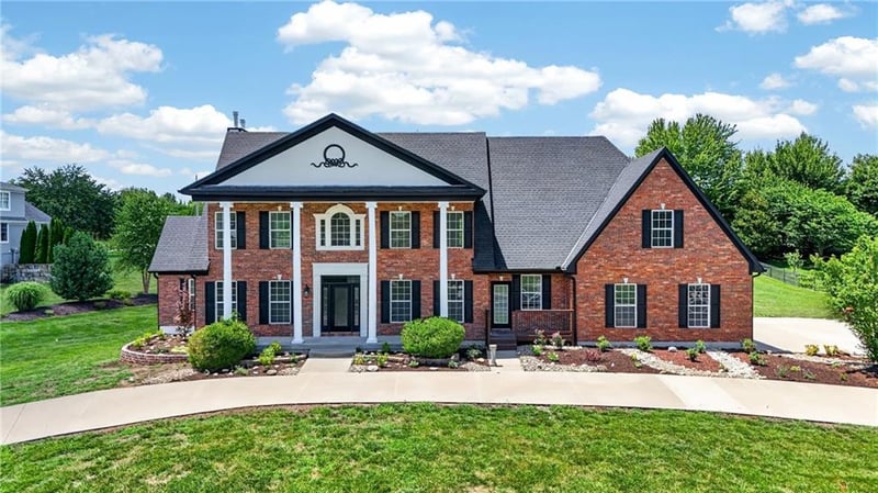 20 SE Meadowbrook Dr, Lee's Summit, MO 64082