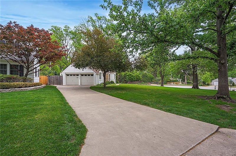 5401 Canterbury Rd, Fairway, KS 66205