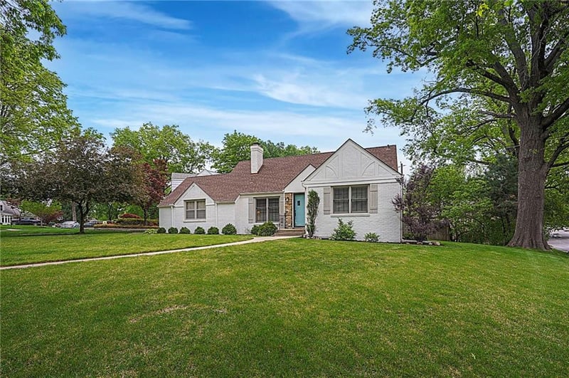 5401 Canterbury Rd, Fairway, KS 66205