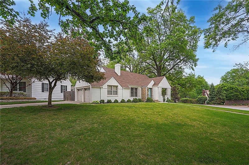 5401 Canterbury Rd, Fairway, KS 66205