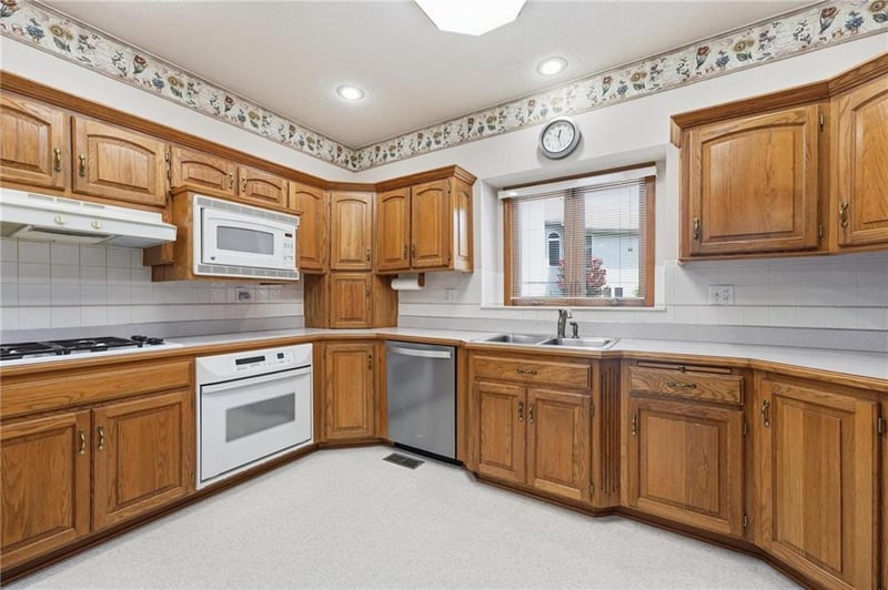 2910 Swope Dr, Independence, MO 64057