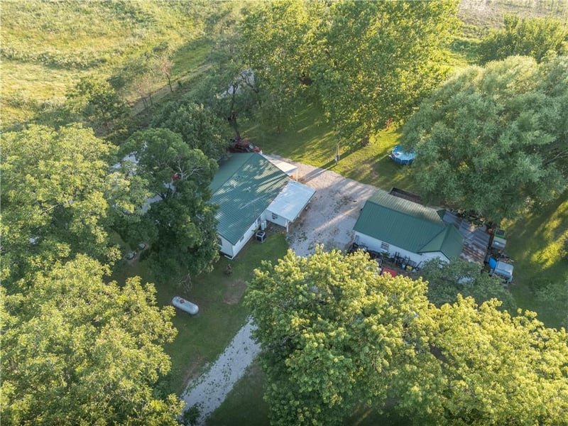 6978 1300 Rd, Centerville, KS 66014