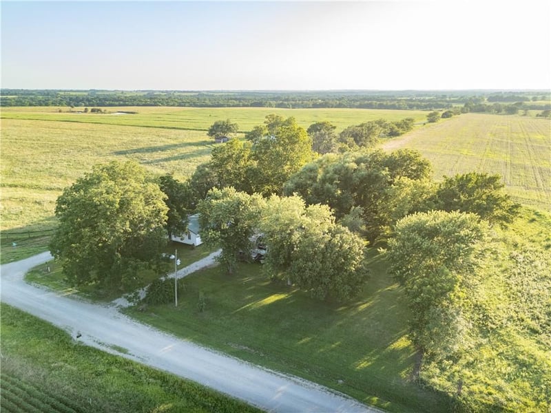 6978 1300 Rd, Centerville, KS 66014