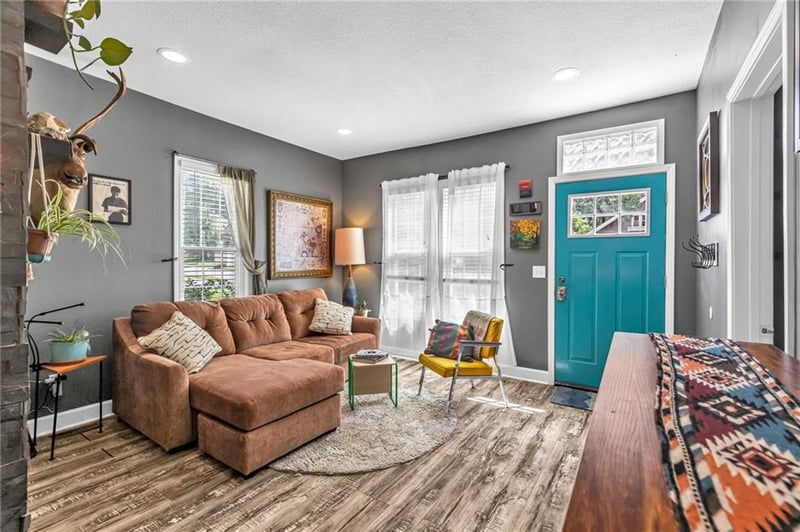 4118 Roanoke Rd, Kansas City, MO 64111