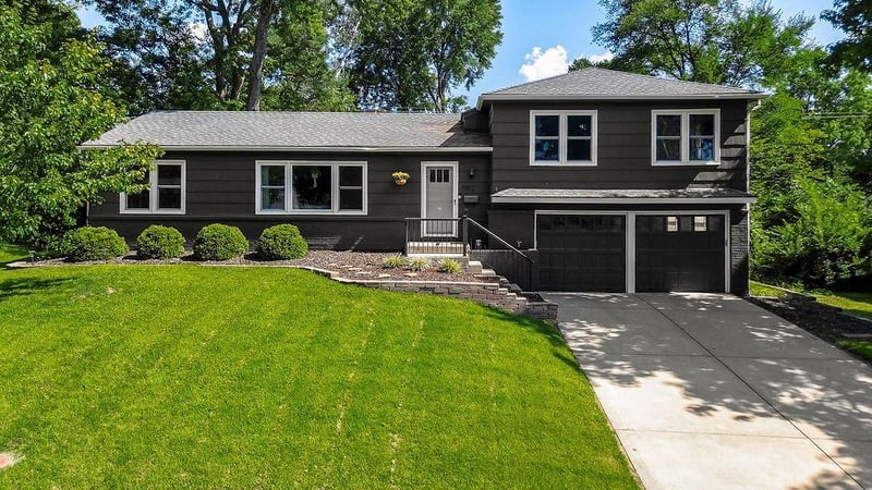 5812 101st Ter, Overland Park, KS 66207