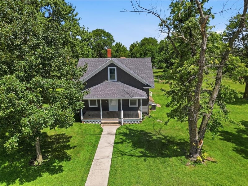 401 1st St, Effingham, KS 66023