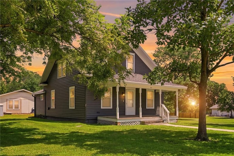 401 1st St, Effingham, KS 66023
