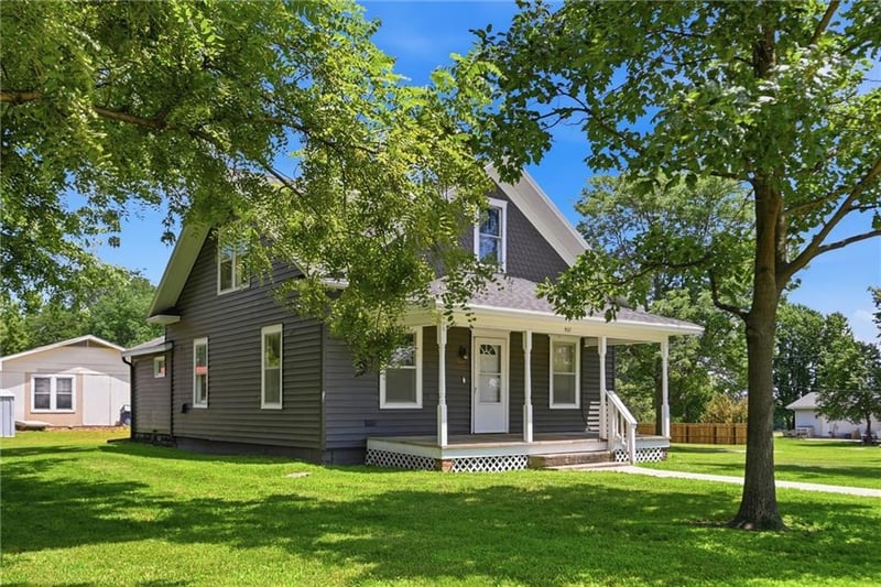 401 1st St, Effingham, KS 66023