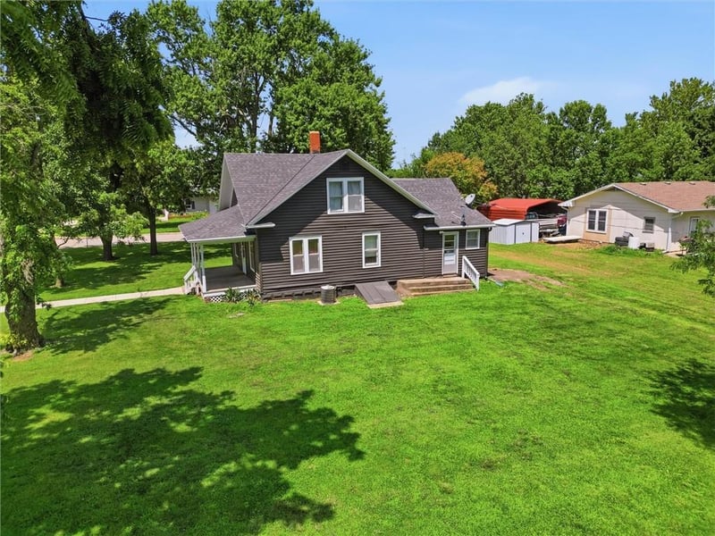 401 1st St, Effingham, KS 66023