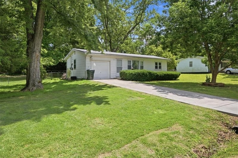 3133 Iowa St, Leavenworth, KS 66048
