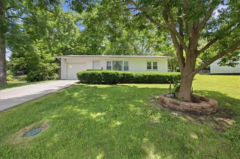 3133 Iowa St, Leavenworth, KS 66048