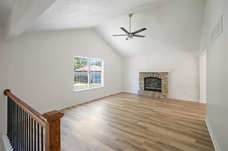 318 Bent Tree Dr, Blue Springs, MO 64014
