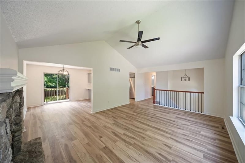 318 Bent Tree Dr, Blue Springs, MO 64014
