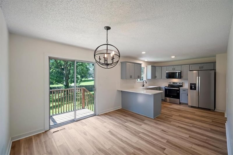 318 SE Bent Tree Dr, Blue Springs, MO 64014