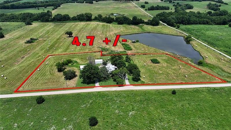 835 950 Rd, Blairstown, MO 64726