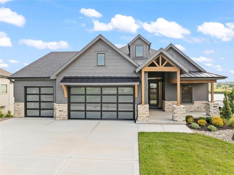 15219 161st Ter, Olathe, KS 66062