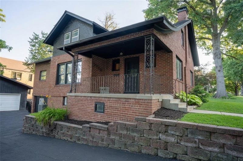 2710 Fairleigh Ter, St Joseph, MO 64506
