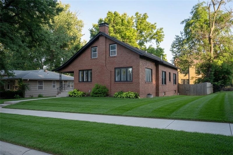 2710 Fairleigh Ter, St Joseph, MO 64506