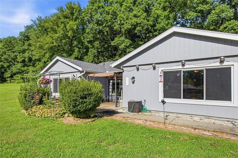 8314 S Corn Rd, Oak Grove, MO 64075