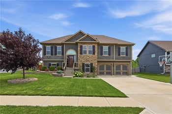 10019 N Lister Ave, Kansas City, MO 64156