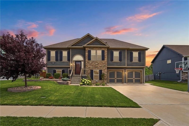 10019 N Lister Ave, Kansas City, MO 64156